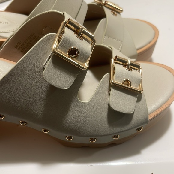 BCBGeneration Summer Clogs - Picture 2 of 3